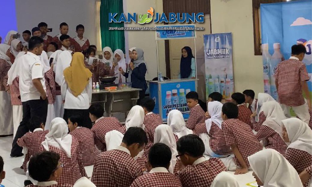 JABMilk Edukasi Siswa SMPN 5 Malang tentang Manfaat Minum Susu Sejak Dini