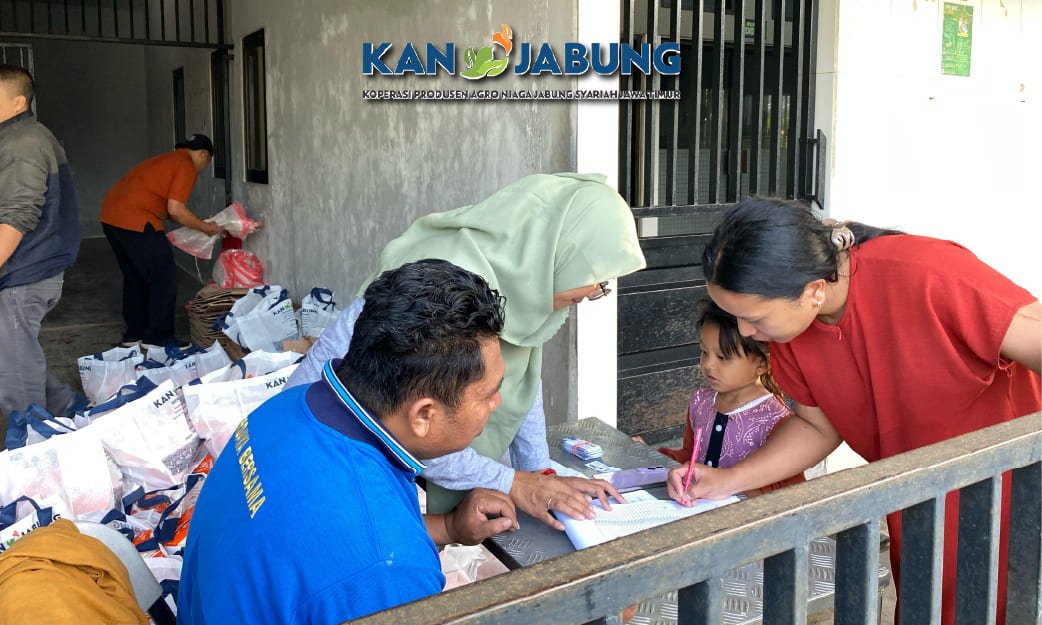 KAN Jabung Berbagi Kebahagiaan Hari Raya dengan Anggota dan Masyarakat Sekitar