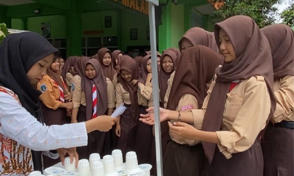 Jabmilk Schoolporia di SMPN 13 Malang: Edukasi Gizi dan Semangat Hidup Sehat