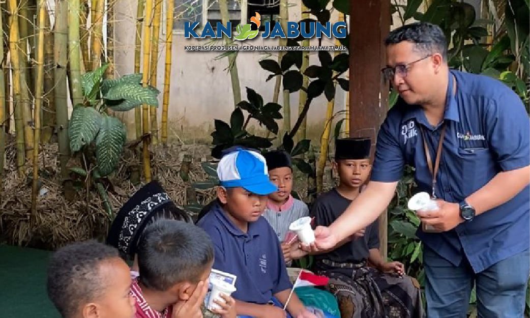 Tebar Berkah Maulid dengan Berbagi Susu Jabmilk ke Panti Asuhan