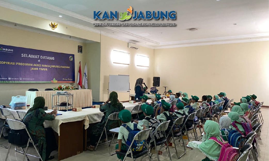 TK Muslimat NU 5 Romli Afifah Belajar Proses Produksi Susu di KAN Jabung