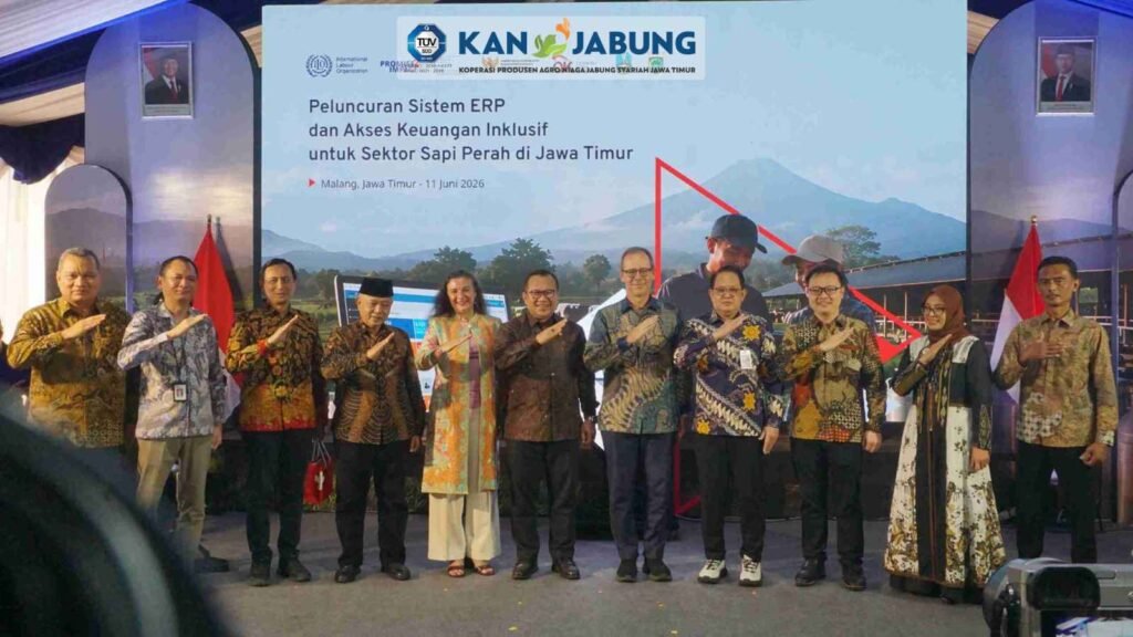 Jajaran pejabat OJK ILO dan KAN Jabung dalam acara peluncuran sistem ERP sapi perah Jawa Timur
