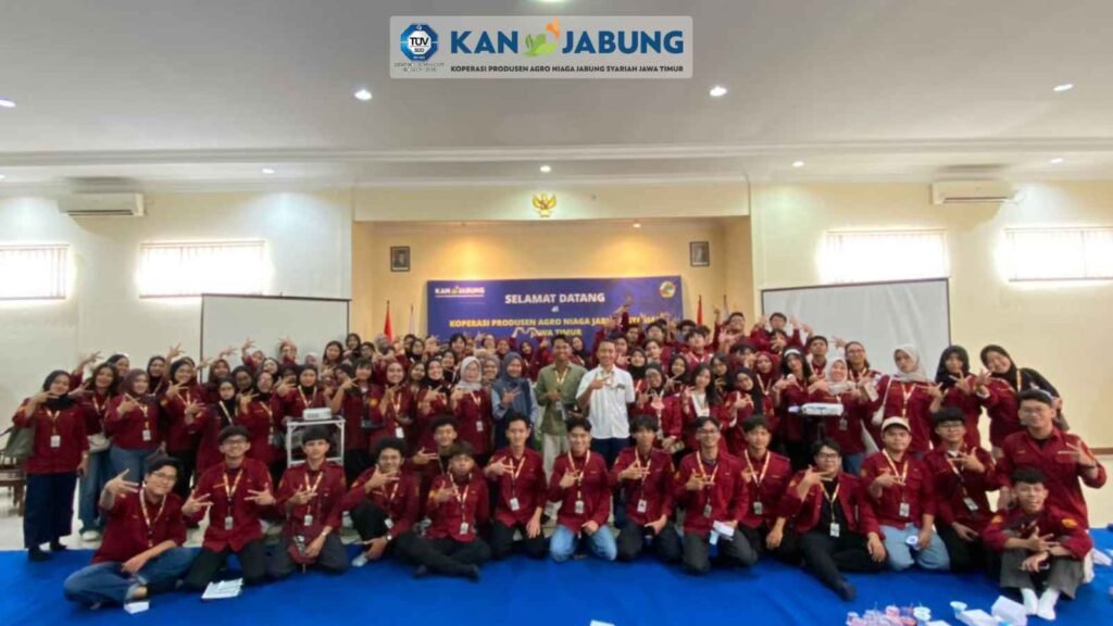 Foto bersama dosen dan mahasiswa Fakultas Peternakan UGM saat kunjungan akademik di KAN Jabung Syariah Jawa Timur.