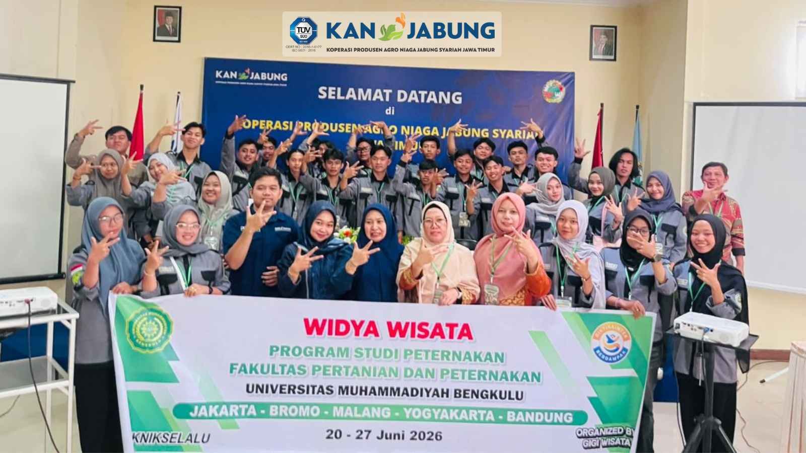 Foto bersama dosen dan mahasiswa Fakultas Peternakan Universitas Muhammadiyah Bengkulu saat kunjungan akademik di KAN Jabung.