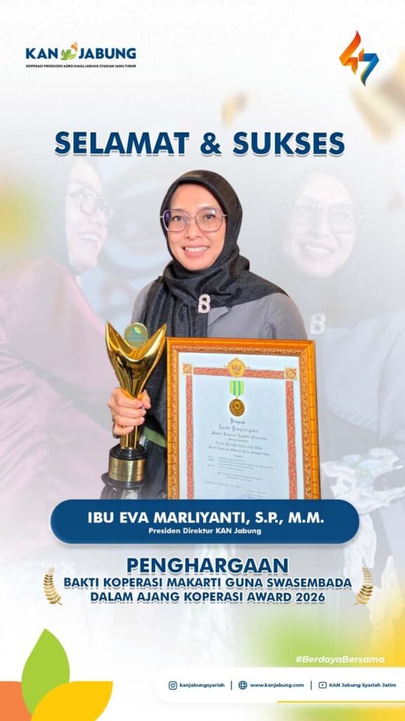 Eva Marliyanti Presiden Direktur KAN Jabung menerima penghargaan Bakti Koperasi Makarti Guna Swasembada