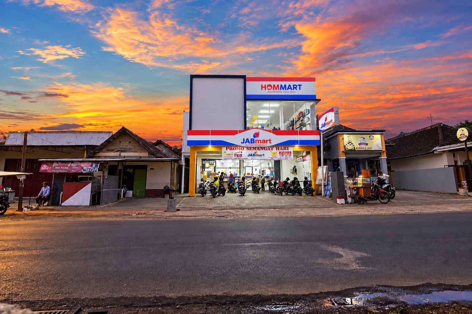 Gerai JABmart hasil kemitraan koperasi desa di Jawa Timur