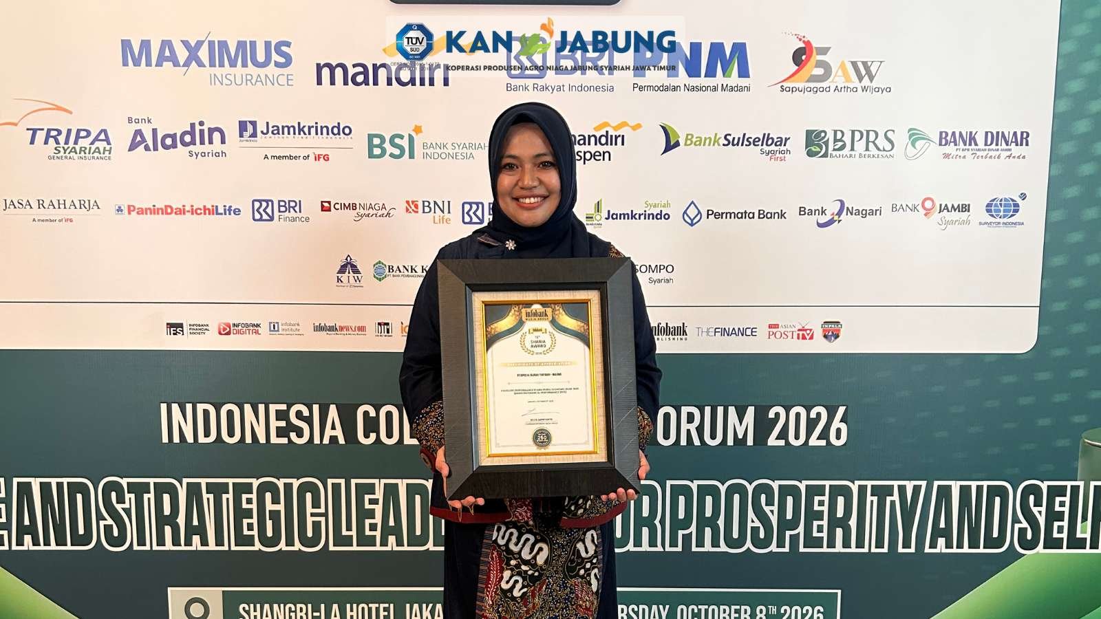 Perwakilan PT BPRS Al Hijrah Thayibah menerima Certificate of Appreciation Infobank 15th Sharia Award 2026 predikat Excellent Performance Sharia Rural Economic Bank di Jakarta